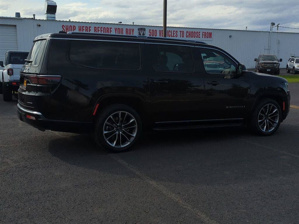 Used 2024 Jeep Wagoneer L Series II w/ Premium Group I AWD/4WD image 4