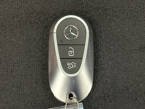 Used 2025 Mercedes-Benz GLC 300 4MATIC image 25