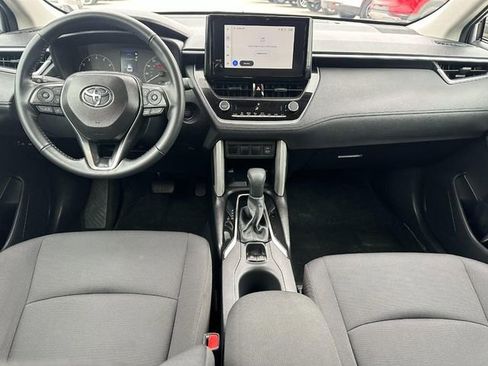 Used 2025 Toyota Corolla Cross LE image 11
