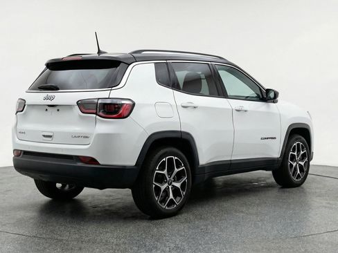 Used 2025 Jeep Compass Limited image 9