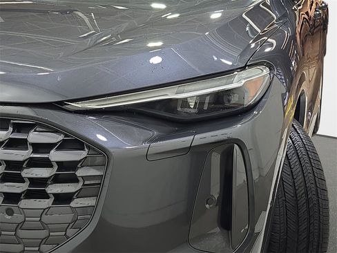 Certified 2025 Audi Q5 Prestige image 33