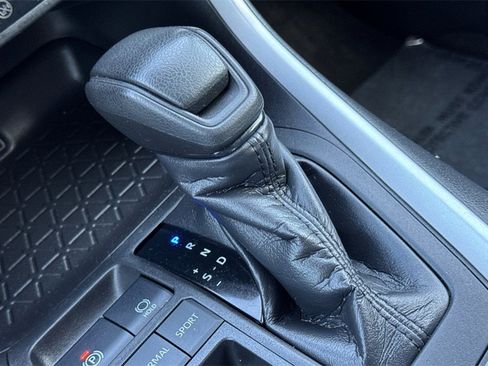 Used 2021 Toyota RAV4 LE image 20