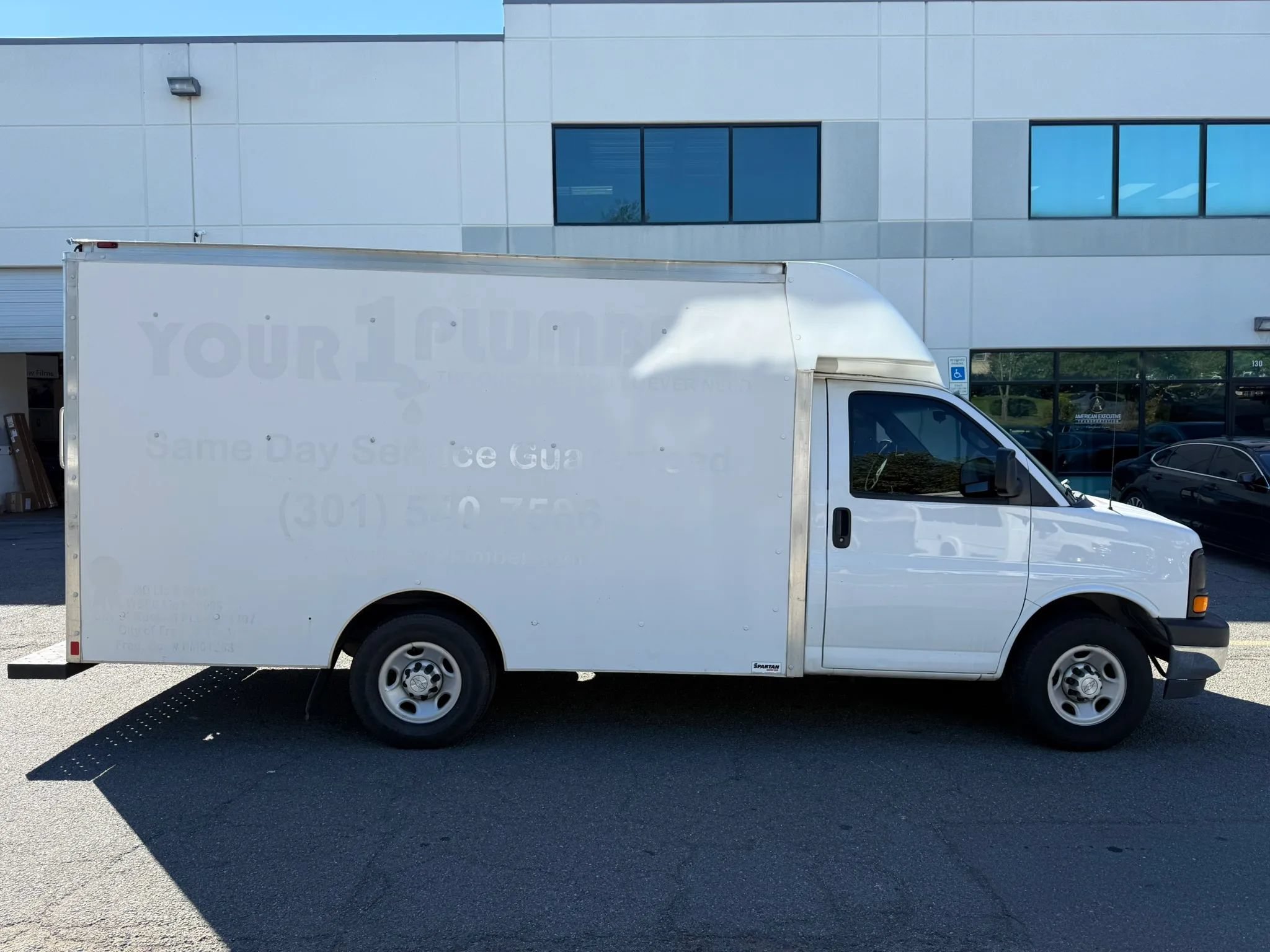 Used 2017 Chevrolet Express 3500 RWD image 2