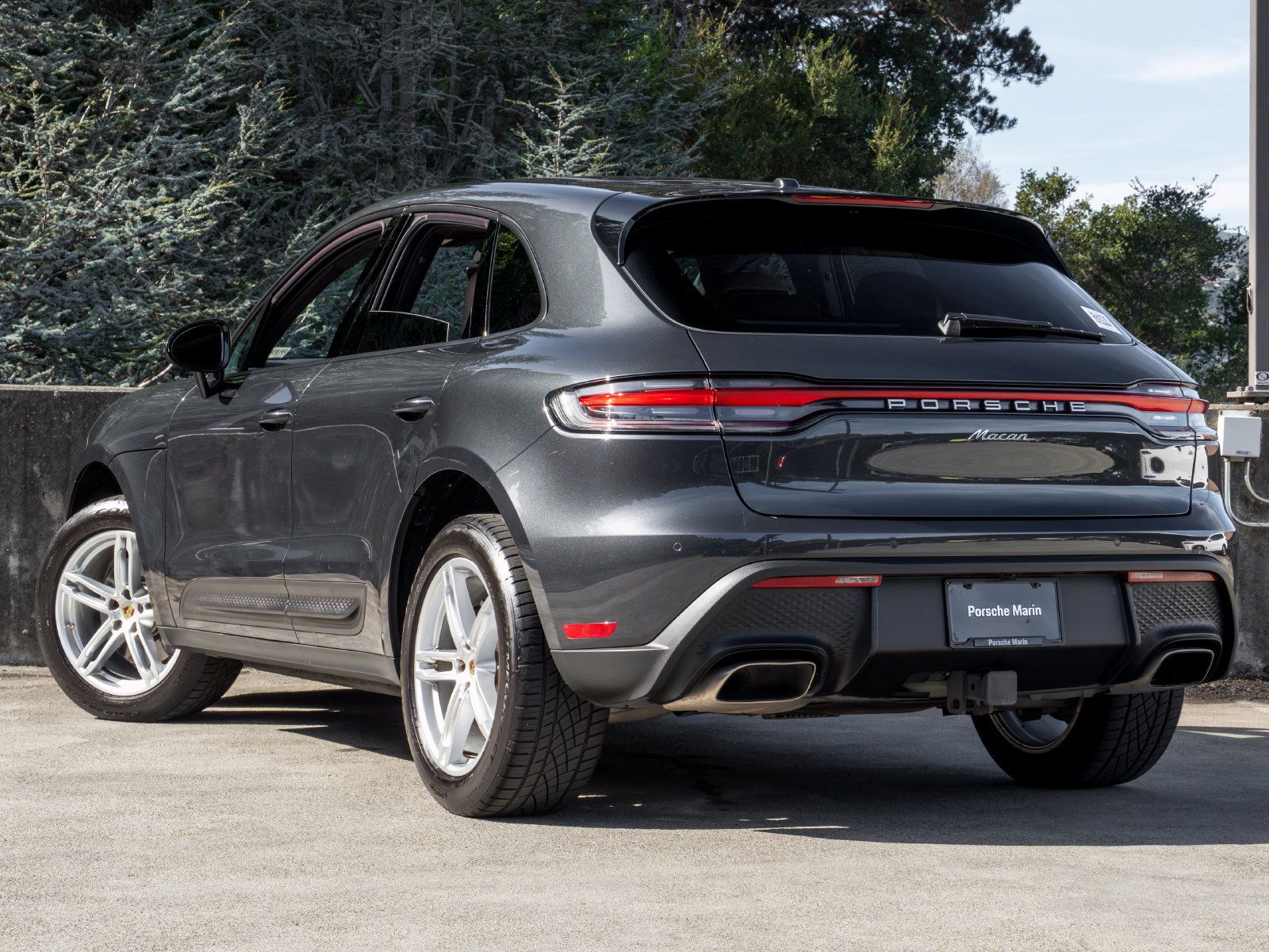 Certified 2023 Porsche Macan AWD/4WD image 3