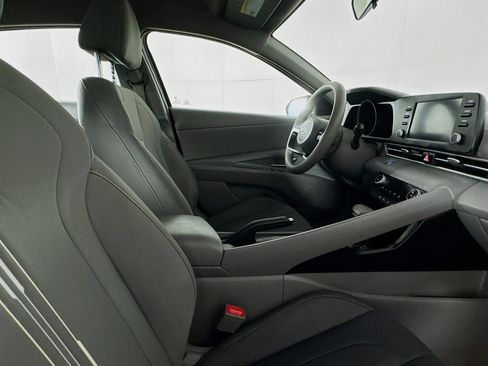 Used 2023 Hyundai Elantra SEL image 37
