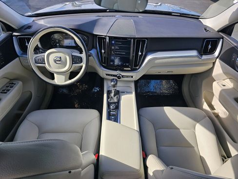 Used 2020 Volvo XC60 T6 Momentum image 24