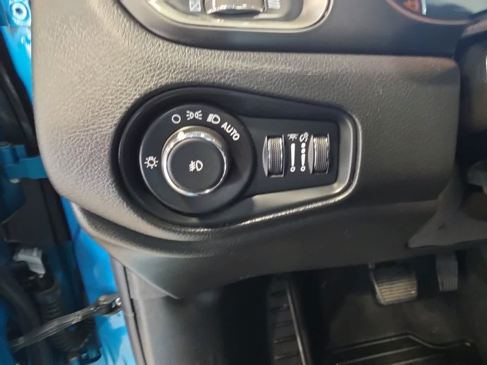 Used 2020 Jeep Renegade Limited AWD/4WD image 18