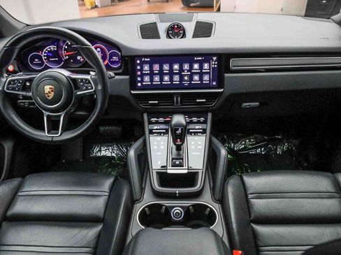 Certified 2023 Porsche Cayenne Platinum Edition image 16