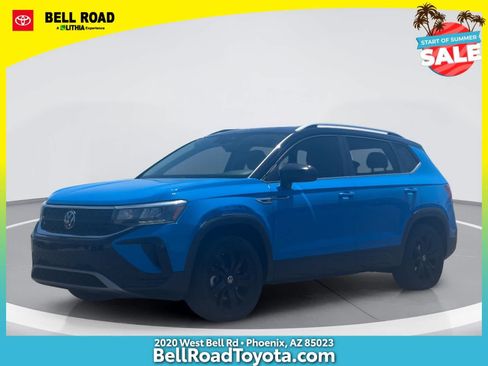 Used 2023 Volkswagen Taos SE w/ Panoramic Sunroof Package FWD image 1