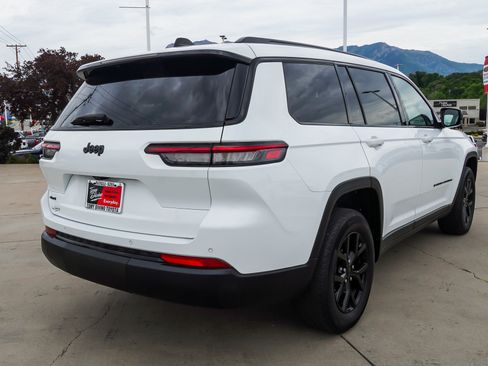 Used 2024 Jeep Grand Cherokee L Altitude AWD/4WD image 8