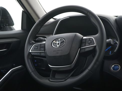 Used 2022 Toyota Highlander XLE AWD/4WD image 15