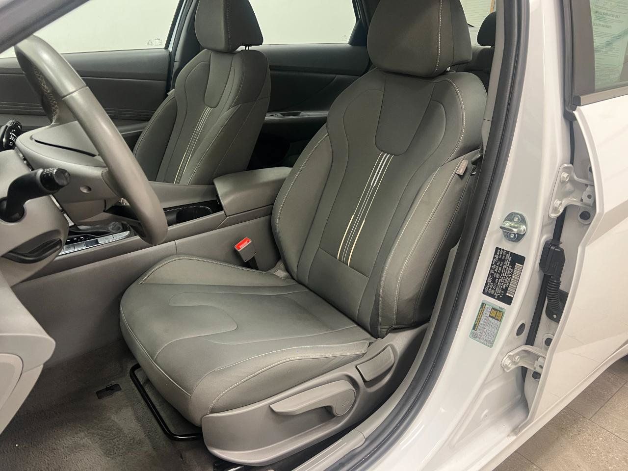 Used 2025 Hyundai Elantra SEL FWD image 23