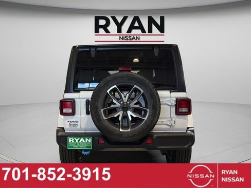 Used 2024 Jeep Wrangler Unlimited AWD/4WD image 16