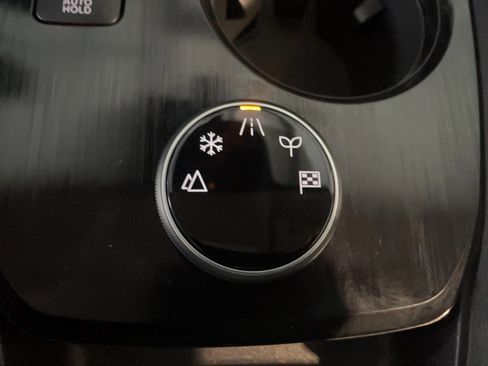 Used 2024 Nissan Rogue SV w/ SV Premium Package image 16