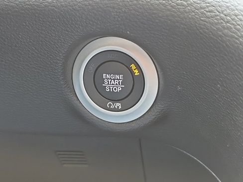 New 2026 Chrysler Pacifica Limited w/ S Appearance Package image 6