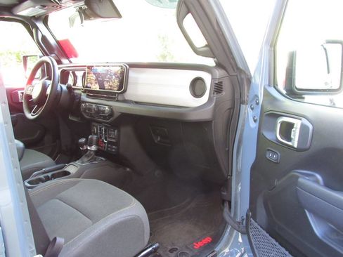 Used 2024 Jeep Wrangler Unlimited Sport AWD/4WD image 18