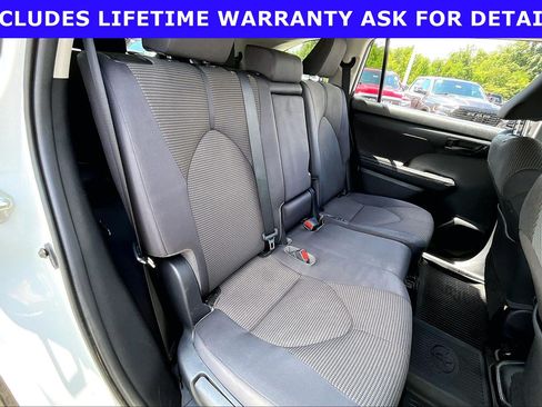 Used 2021 Toyota Highlander LE AWD/4WD image 22