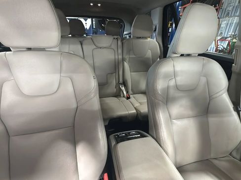 Used 2019 Volvo XC90 T5 Momentum w/ Multimedia Package AWD/4WD image 20