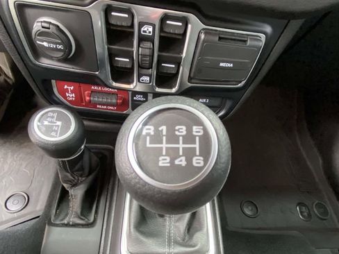 Used 2024 Jeep Wrangler Willys image 17