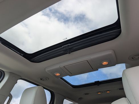 Used 2011 GMC Acadia Denali FWD image 27