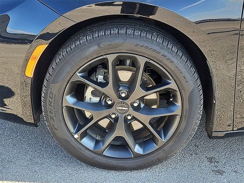 Certified 2024 Chrysler Pacifica Limited w/ S Appearance Package image 13