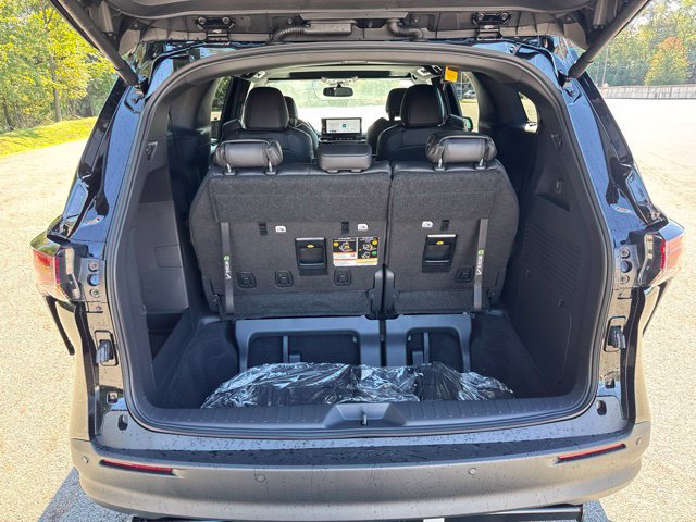 New 2026 Toyota Sienna XLE Woodland Edition AWD/4WD image 5