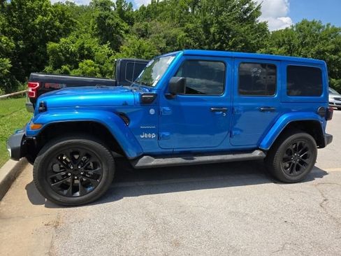 Used 2022 Jeep Wrangler Unlimited Sahara w/ Safety Group AWD/4WD image 2