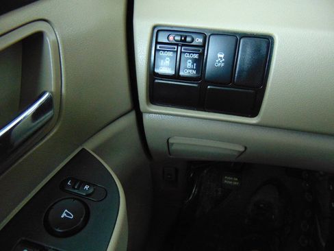 Used 2017 Honda Odyssey SE image 12