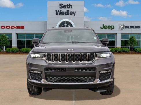 Used 2024 Jeep Grand Cherokee L Limited w/ Luxury Tech Group II image 2