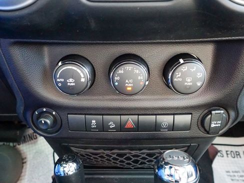 Used 2016 Jeep Wrangler Unlimited Rubicon w/ Connectivity Group image 22