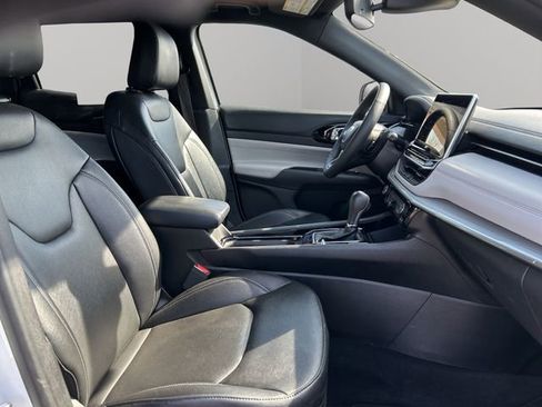 Used 2025 Jeep Compass Limited image 22