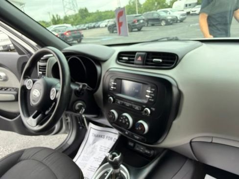 Used 2016 Kia Soul + FWD image 19