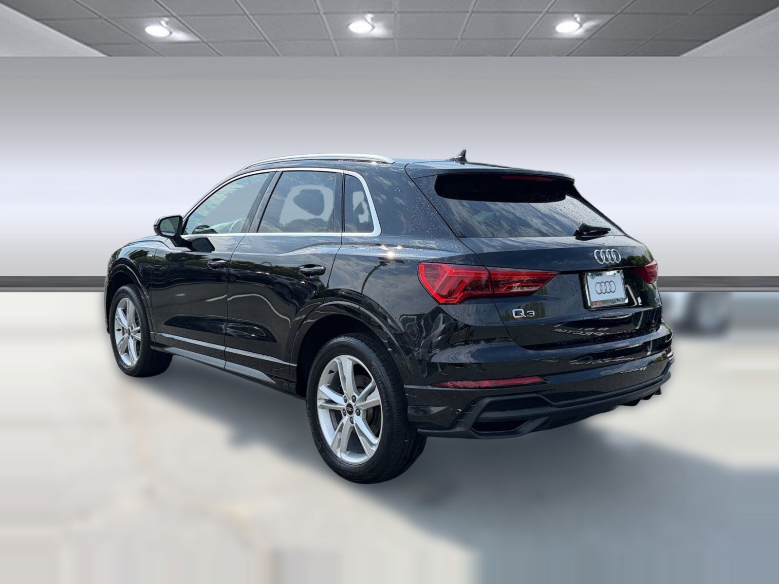 Used 2023 Audi Q3 2.0T Premium w/ Convenience Package AWD/4WD image 3