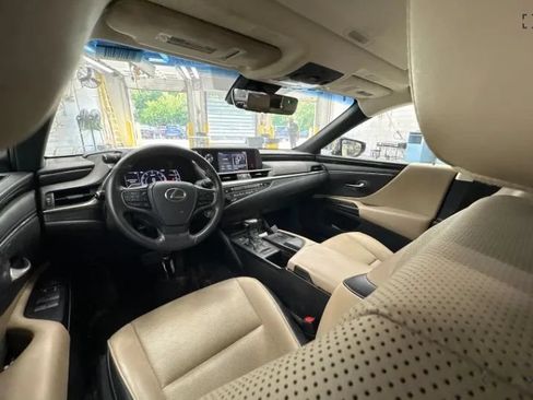 Used 2019 Lexus ES 350 w/ Accessory Package 2 FWD image 2