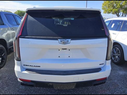 Used 2024 Cadillac Escalade ESV Sport Platinum w/ LPO, ONYX Package image 9