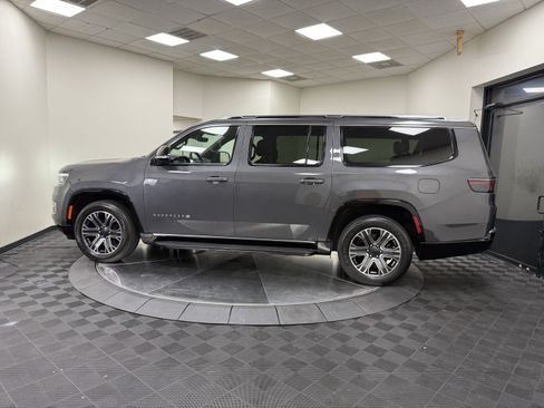 Used 2024 Jeep Wagoneer L Series II w/ Flexible Seating Group RWD image 4