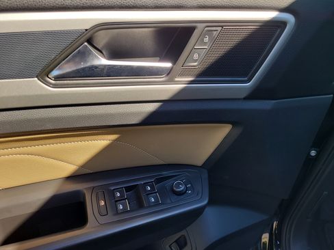 Used 2023 Volkswagen Atlas Cross Sport SE image 19