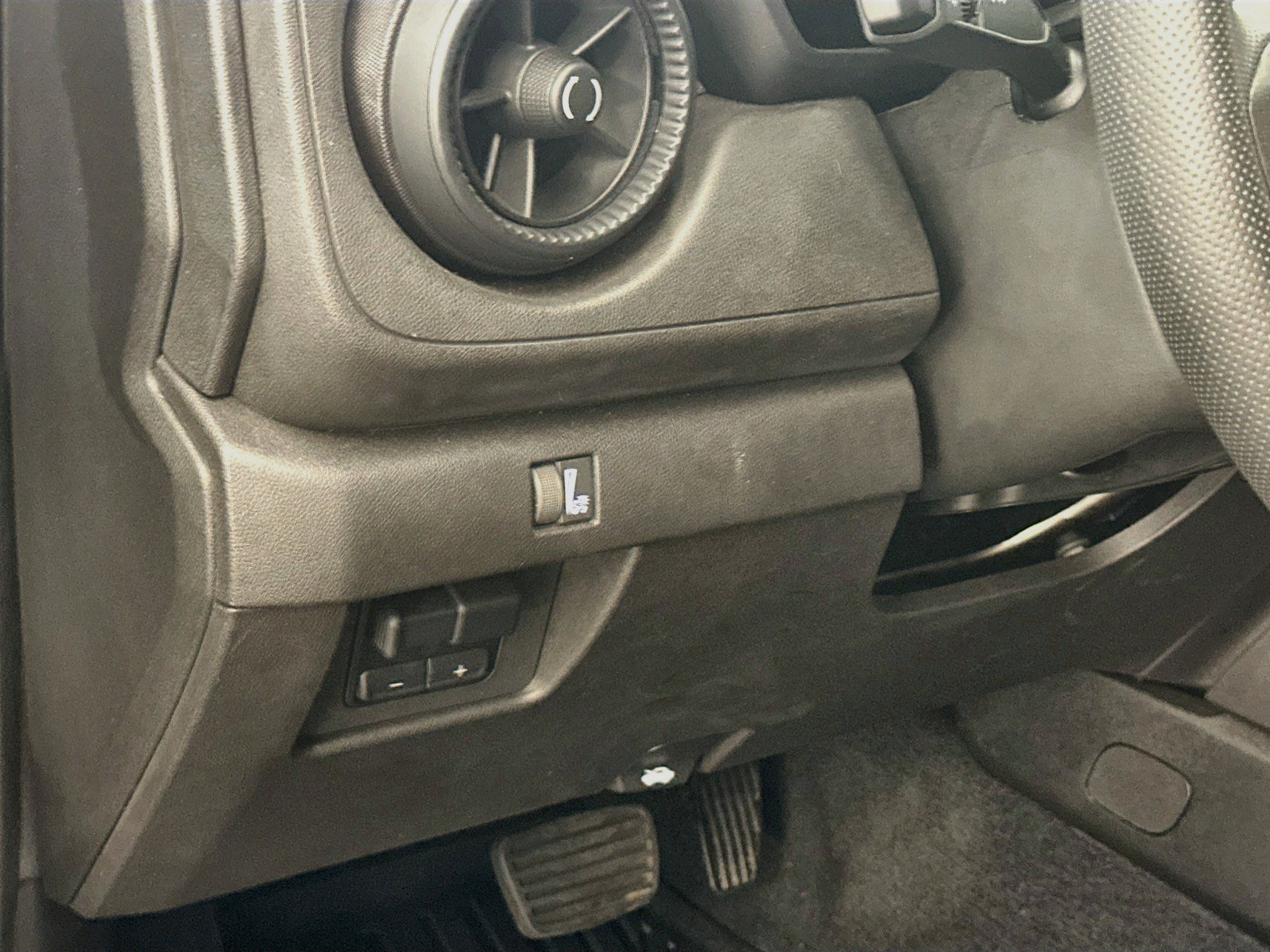 Used 2025 Chevrolet Colorado Trail Boss AWD/4WD image 17