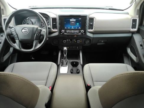 Used 2022 Nissan Frontier SV RWD image 2