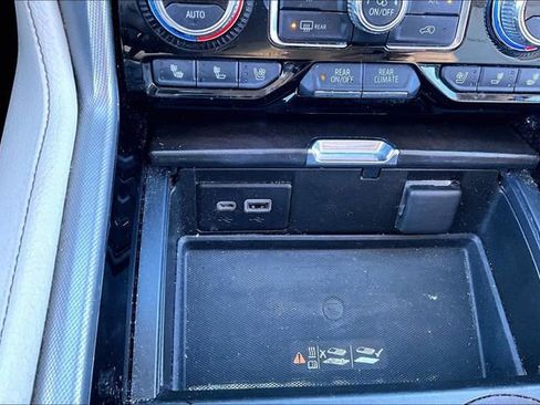 Used 2021 GMC Yukon Denali w/ Denali Premium Package image 33