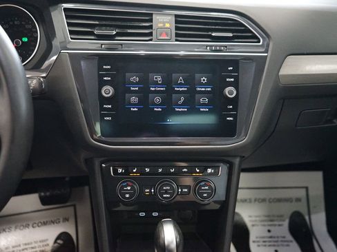 Used 2021 Volkswagen Tiguan SE w/ Panoramic Sunroof Package image 7