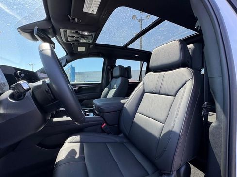 New 2025 Chevrolet Suburban RST w/ RST Capability Package AWD/4WD image 17