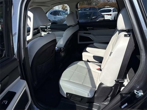 Used 2023 Kia Telluride EX w/ EX Captain's Chair Package image 17