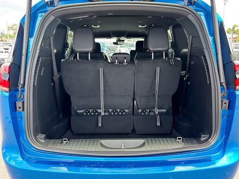 New 2027 Chrysler Pacifica Select FWD image 6