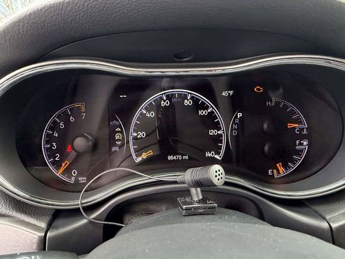 Used 2018 Jeep Grand Cherokee Altitude image 32