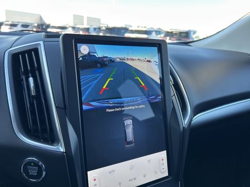 Used 2024 Ford Edge Titanium image 23