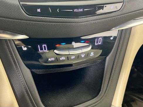 Used 2018 Cadillac XT5 AWD image 16