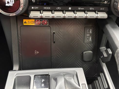 Used 2024 Toyota Tacoma TRD Off-Road w/ TRD Off Road Premium Package image 31