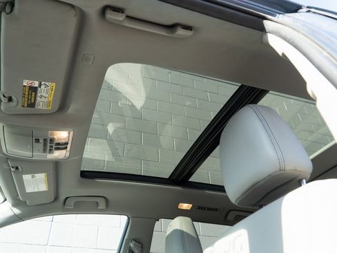 Used 2019 Toyota Highlander Limited Platinum image 31