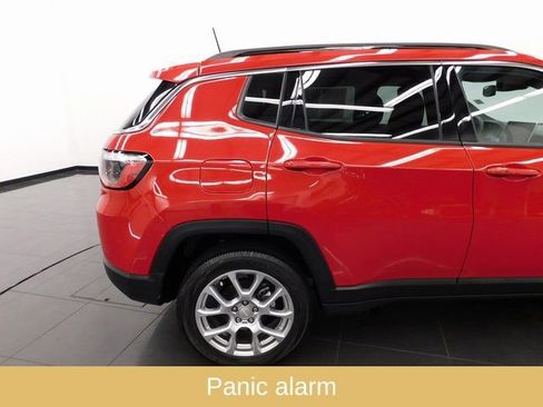 Used 2023 Jeep Compass Latitude image 15